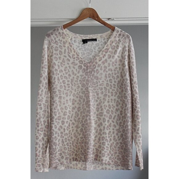 360 Cashmere - "Sylvia" V-Neck Cashmere Pullover in Purple Haze Leopard Print, S - Picture 4 of 10
